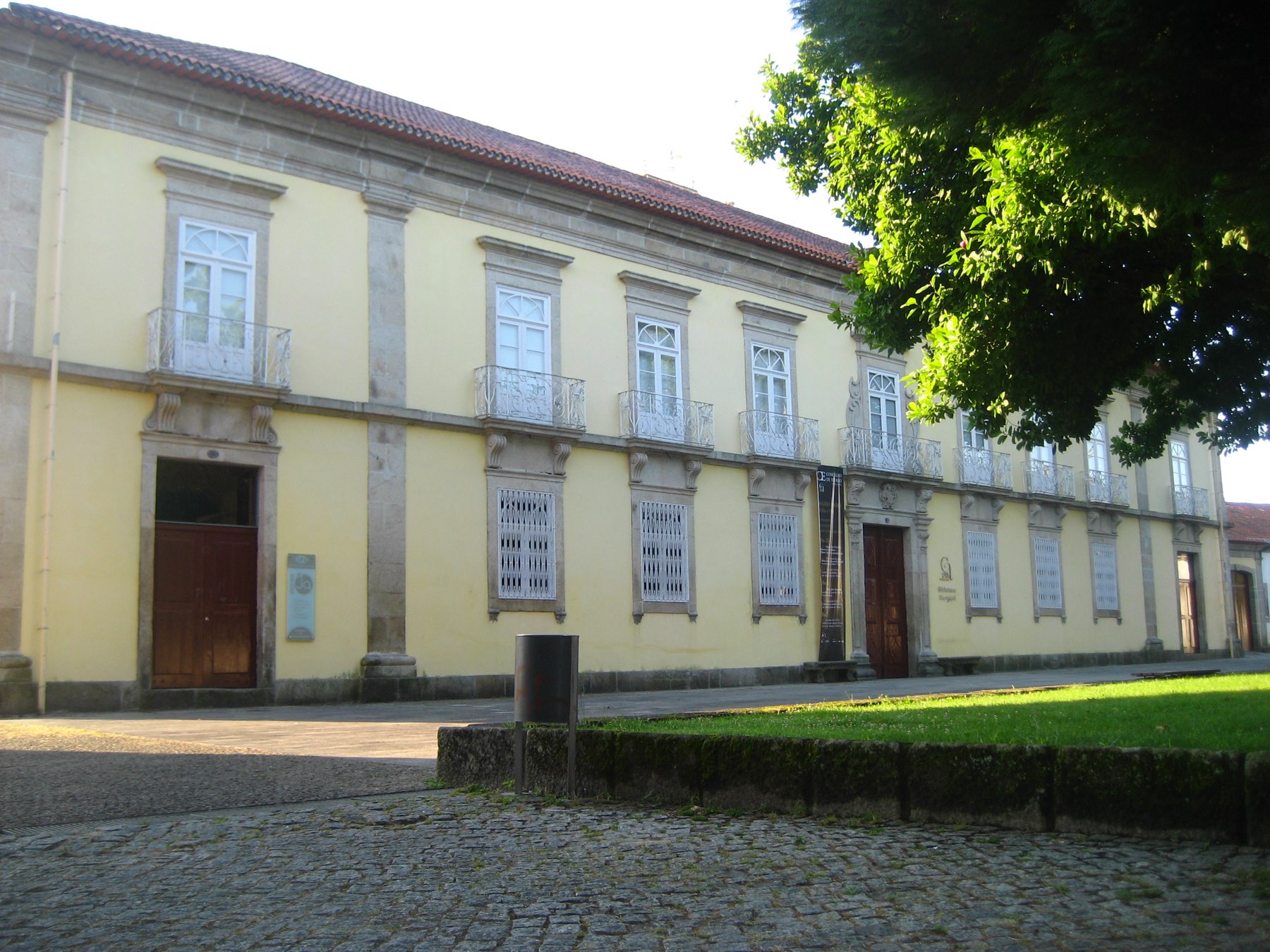 O histórico edifício da Casa do Terreiro, onde funcionam a Casa das Artes e a biblioteca municipal