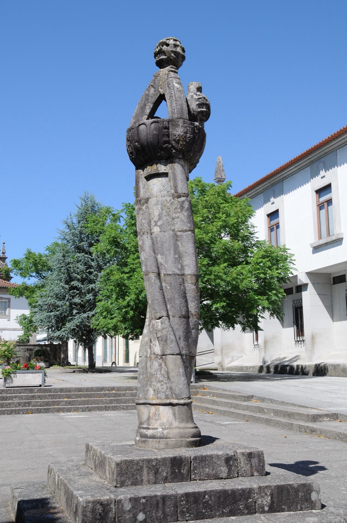O histórico Pelourinho de Arcos de Valdevez, na praça municipal